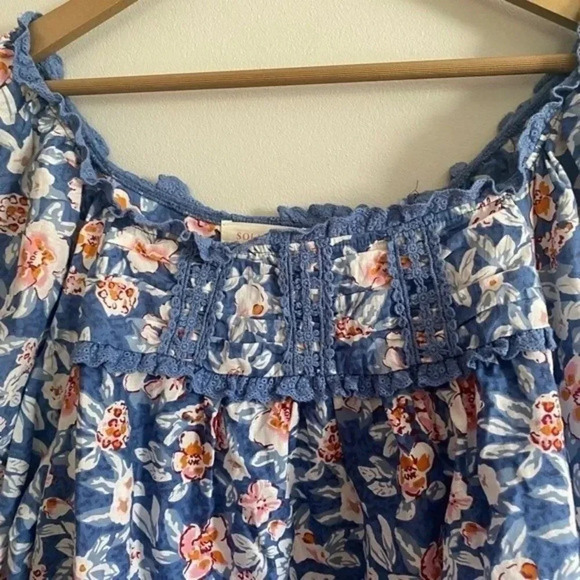 Solitaire Floral Flowy Boho Blouse - Picture 8 of 12
